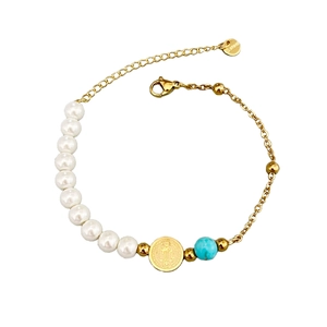 Minimalistisches Armband aus 18K vergoldetem Edelstahl mit Perlen und blauem Türkis