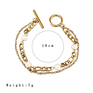 Double-layered 18k gold plated stainless steel chain bracelet with white pearls and OT clasp