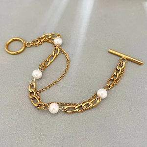 Double-layered 18k gold plated stainless steel bracelet with white pearls and OT clasp