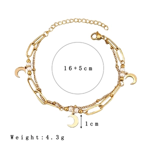 Bracelet double rangée en trombones dorés avec breloques lune et perles élégantes
