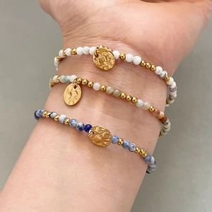 Bracelet Perles Pierre Naturelle Acier Inoxydable Plaqué Or 18K Pendentif Pièce Ronde Martelé Ajustable Bijoux Femmes