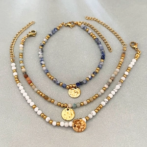Ensemble de 3 bracelets en pierres naturelles avec pendentifs martelés plaqués or 18k