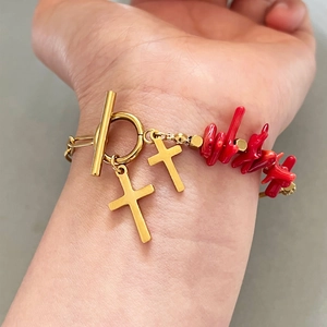 Stainless Steel Bracelet With Twin Cross Pendants And Red Irregular Shell Beads Paperclip Chain Toggle Clasp Fashion Women