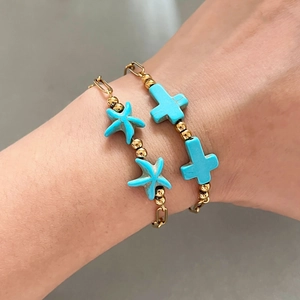 Set di bracciali bohémien in acciaio dorato con stelle marine e croci turchesi