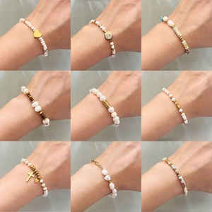 Collection de bracelets en perles d'eau douce et titane plaqué or 18K pour femme