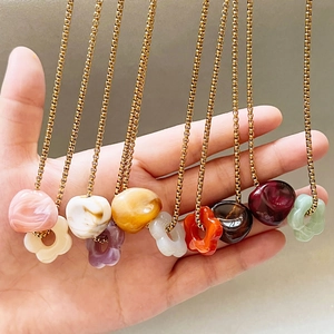 Collier À Pendentif En Acier Inoxydable Fleur En Acrylique Et Coeur De Galet Double Charms Chaîne Longue Bijoux Pour Femme