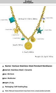 Vue détaillée du collier en acier doré avec multi-pendentifs et spécifications de taille