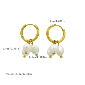 Boucles d'oreilles créoles en acier doré 18K avec perles de baroque naturelles