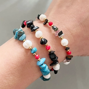 Three-piece stackable bracelet set with natural stone chips and freshwater pearls