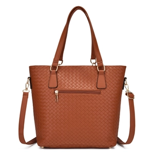 Sac fourre-tout en cuir tressé marron avec doubles poignées et bandoulière réglable