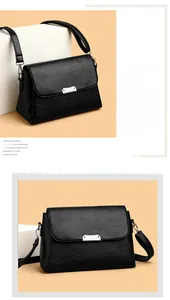 Détail du sac à bandoulière en cuir grainé noir avec boucle métallique argentée sur support