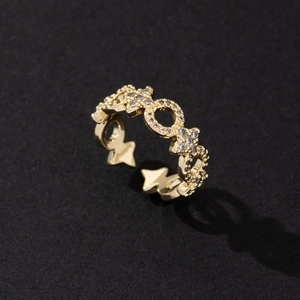 Adjustable gold star ring with micro-p鑲嵌ed zircons shown at a 45-degree angle