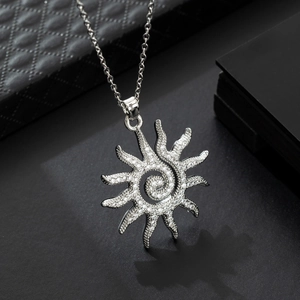 Collier pendentif tournesol étoilé élégant avec cristaux brillants sur chaîne argentée