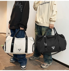 Détail de sacs de voyage Oxford étanches avec grande capacité et bandoulières réglables