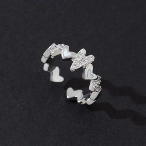 Bague ajustable en forme de cœur argenté avec zircons pavés et nacre élégante