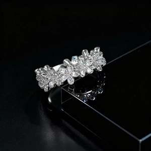 Squisito anello a fiore in argento con pietre di zircone e fascia aperta regolabile da donna
