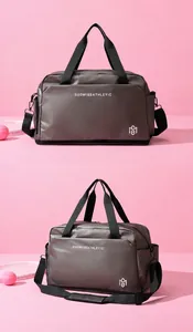 Wasserdichte Reisetasche mit großem Fassungsvermögen, Gurt und Logo-Detail