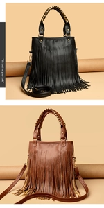 Dettaglio borse a mano boho con frange in nero e marrone con manici a catena metallica