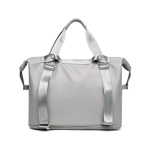 Bolso deportivo gris claro de gran capacidad en nailon impermeable con asas reforzadas