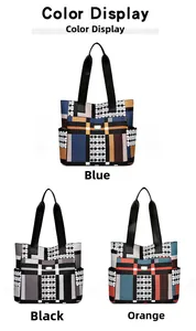 Dettaglio delle grandi borse tote in blu, nero e arancione con design patchwork trendy