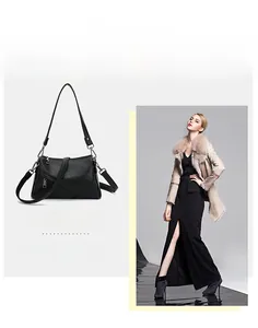 Gros plan d'un sac à bandoulière en cuir noir texturé avec sangle et fermeture éclair