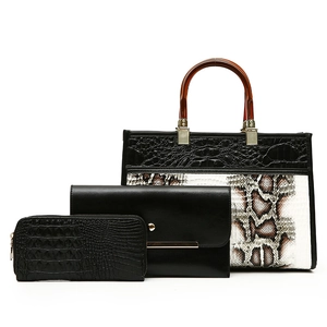 Detailset aus schwarzer Krokodil- und Schlangen-Prägung Totebag mit Umschlagtasche und Geldbörse