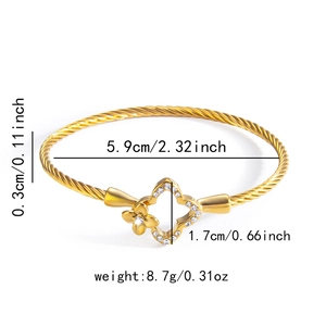 Détail du bracelet câble doré avec trèfle en diamant et dimensions précises