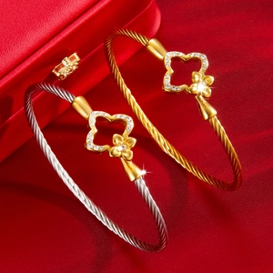 Luxueux Bracelet Jonc en Acier Inoxydable avec Trèfle à Quatre Feuilles et Câble pour Femme Plaque Or 18K Zircone Fleur