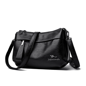 Sac à bandoulière noir minimaliste en similicuir avec logo kangourou en métal et sangle