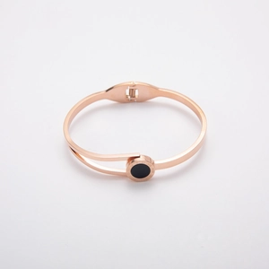 Bracelet jonc en acier or rose avec chiffres romains et insert noir poli