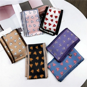 Lot de six foulards étroits en soie à motif cœur de couleurs variées pour cheveux et sacs