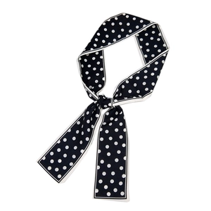 Élégante écharpe longue et étroite à pois noirs et blancs avec nœud chic