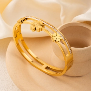 Elegant 18k gold plated stainless steel double-layer clover bracelet with white zircons