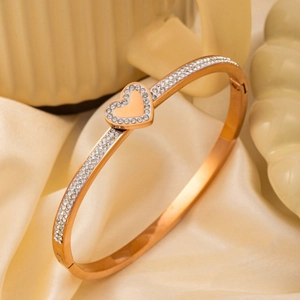 Bracelet jonc en acier inoxydable or rose avec motif cœur et double rangée de zircons