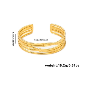 Irregular C-shaped gold multilayer stainless steel bracelet with engraved rope details