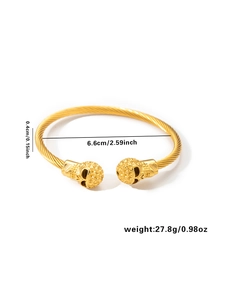 Detail of gold punk skull cable wire bracelet showing dimensions and twisted rope design