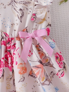 Abito estivo da bambina con stampa floreale, farfalle e fiocco rosa chic