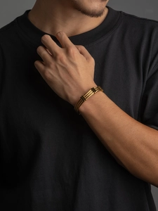 Detail of a 18K gold plated stainless steel twisted rope bracelet with square buckle