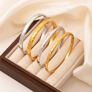 Hammered Titanium Steel Bangle Bracelet For Women 18K Gold Plated Geometric Faceted Hinge Cuff Fashion Jewelry
