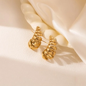 Boucles d'oreilles spirale en C plaquées or 18k sur plateau en céramique élégant