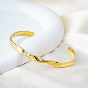 Elegant 18k gold plated Mobius twist bangle with minimalist polished stainless steel finish