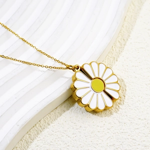 Gänseblümchen Anhänger Halskette Gold Vergoldet Edelstahl Weiß Emaille Floral Mode Schmuck Accessoire Für Frauen
