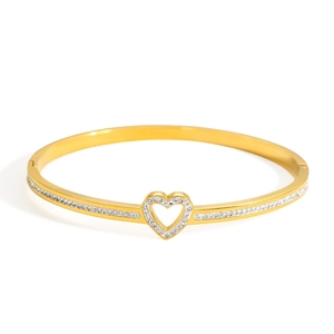 Bracelet coeur en or 18 carats avec pavage étincelant de zircons pour un style chic