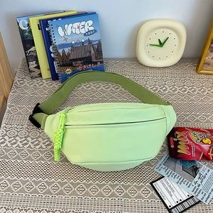 Sac de poitrine minimaliste vert menthe pour femmes avec sangle réglable sur dentelle
