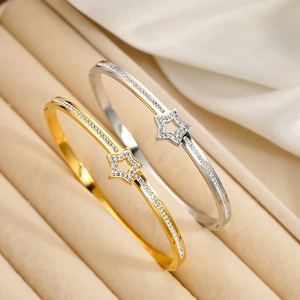 Ensemble de bracelets étoile or et argent avec cristaux scintillants et motifs ajourés