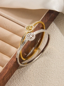 Détails de joncs Arbre de Vie or et argent sertis de cristaux sur support bijoux