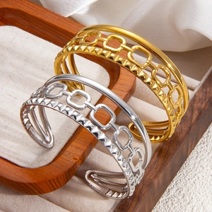 Retro Edelstahl-Armreifen in Gold und Silber mit mehrlagiger Textur und offenem C-Design