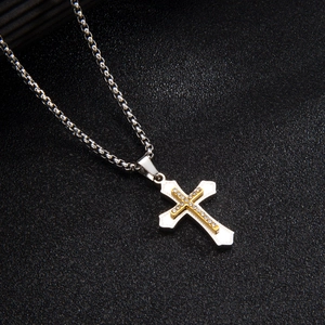 Collana hip hop con ciondolo a croce bicolore argento e oro decorata con cristalli lucidi