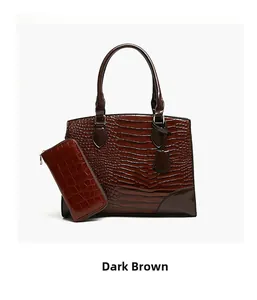 Détail du sac à main en cuir de crocodile marron foncé avec son portefeuille zippé assorti