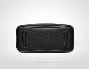 Vue détaillée du fond du sac en cuir noir grainé avec bandes de protection renforcées